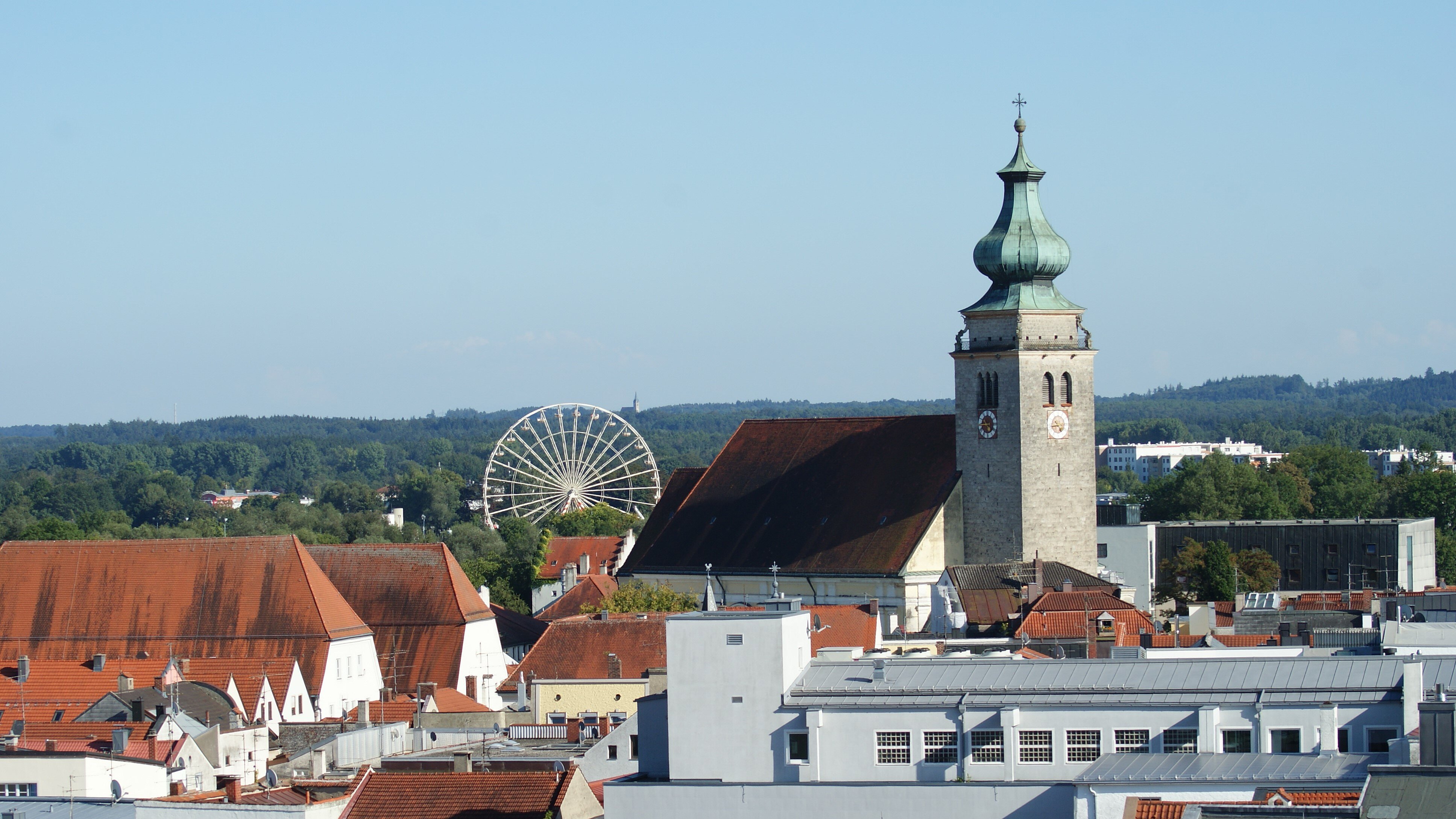 Blick auf die Stadtpfarrkirche in Mühldorf