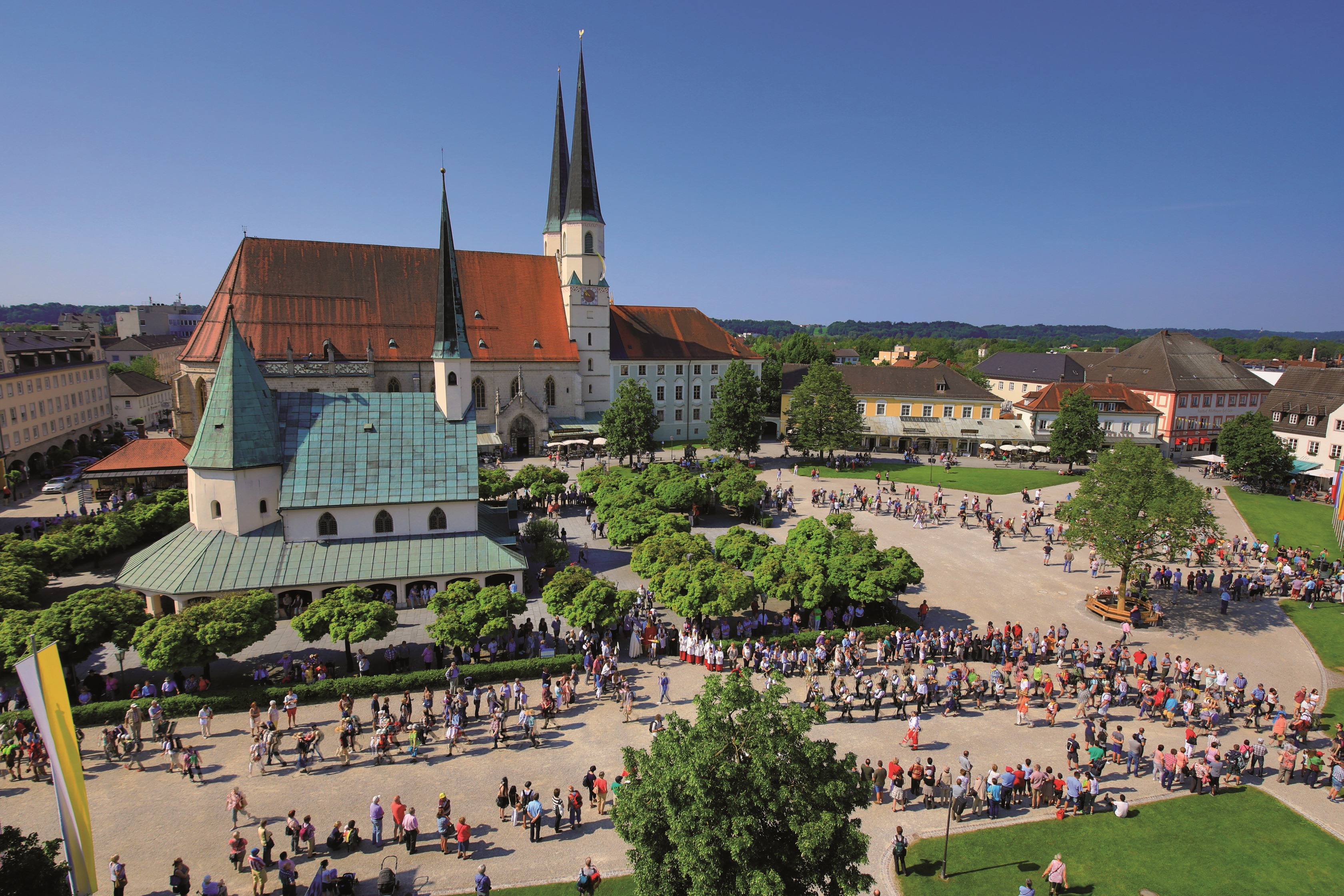 Blick auf den Kapellplatz in Altötting