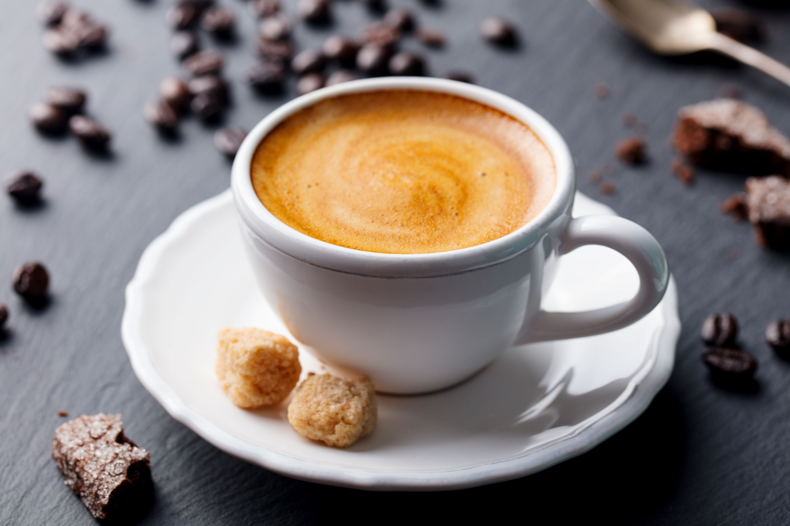 Tasse Kaffee auf einem Unterteller